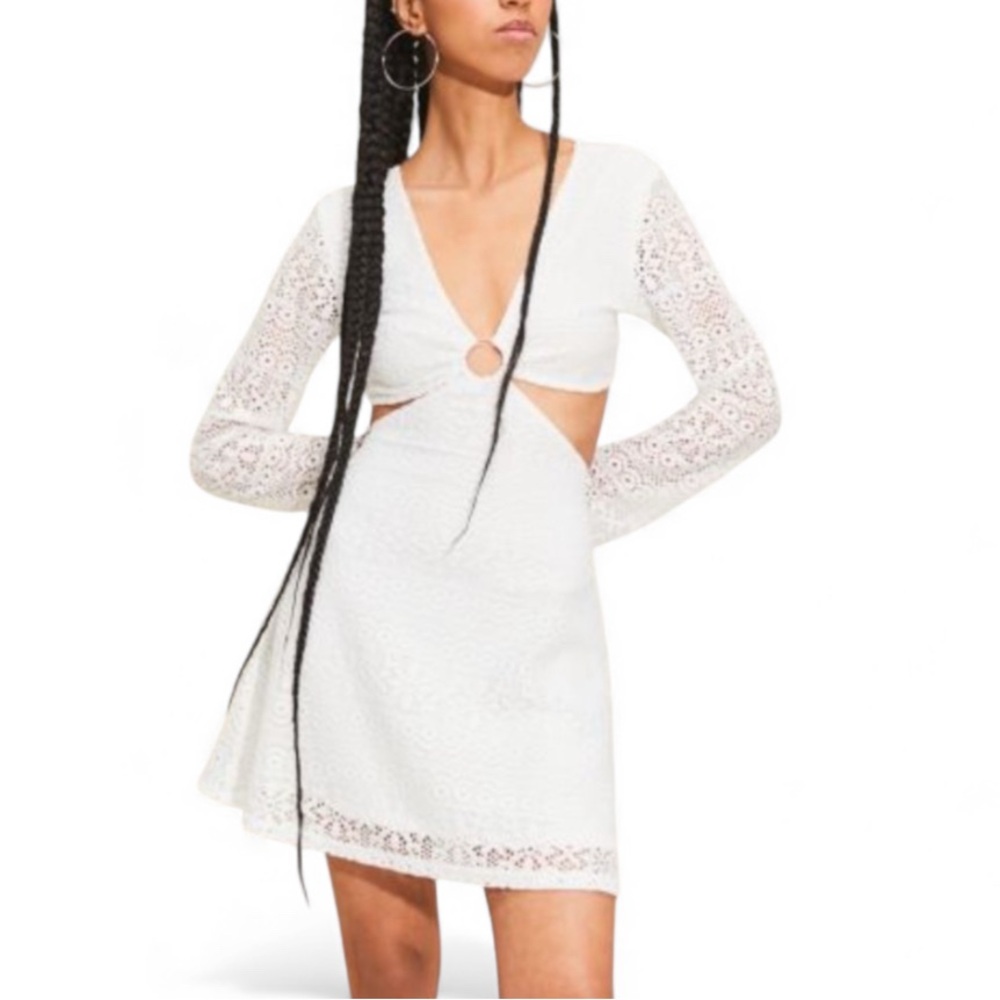 💐Divided Cut Out Lace Bell Sleeve Dress in Ivory Size XS